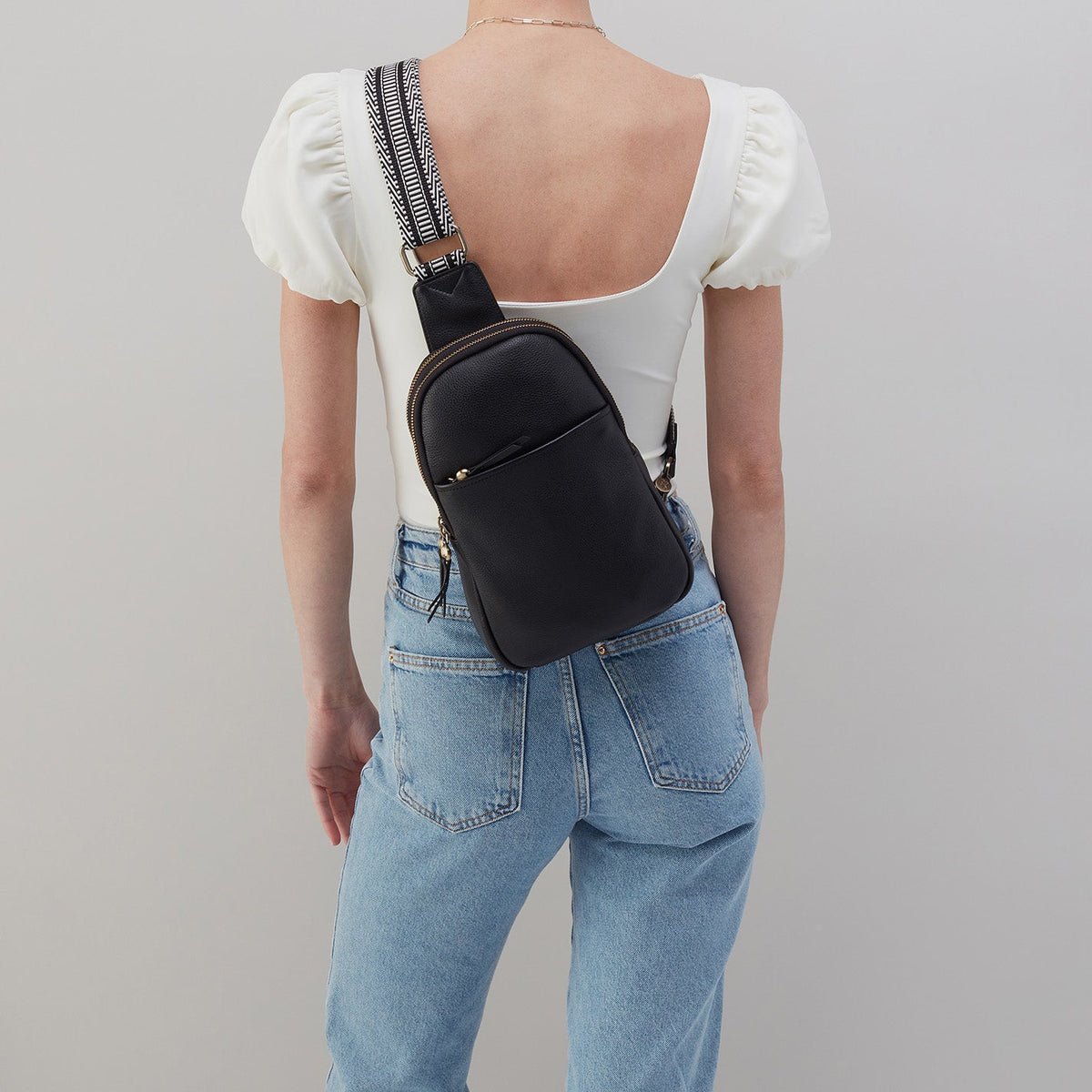 HOBO New - Cass Sling In Pebbled Leather - Black