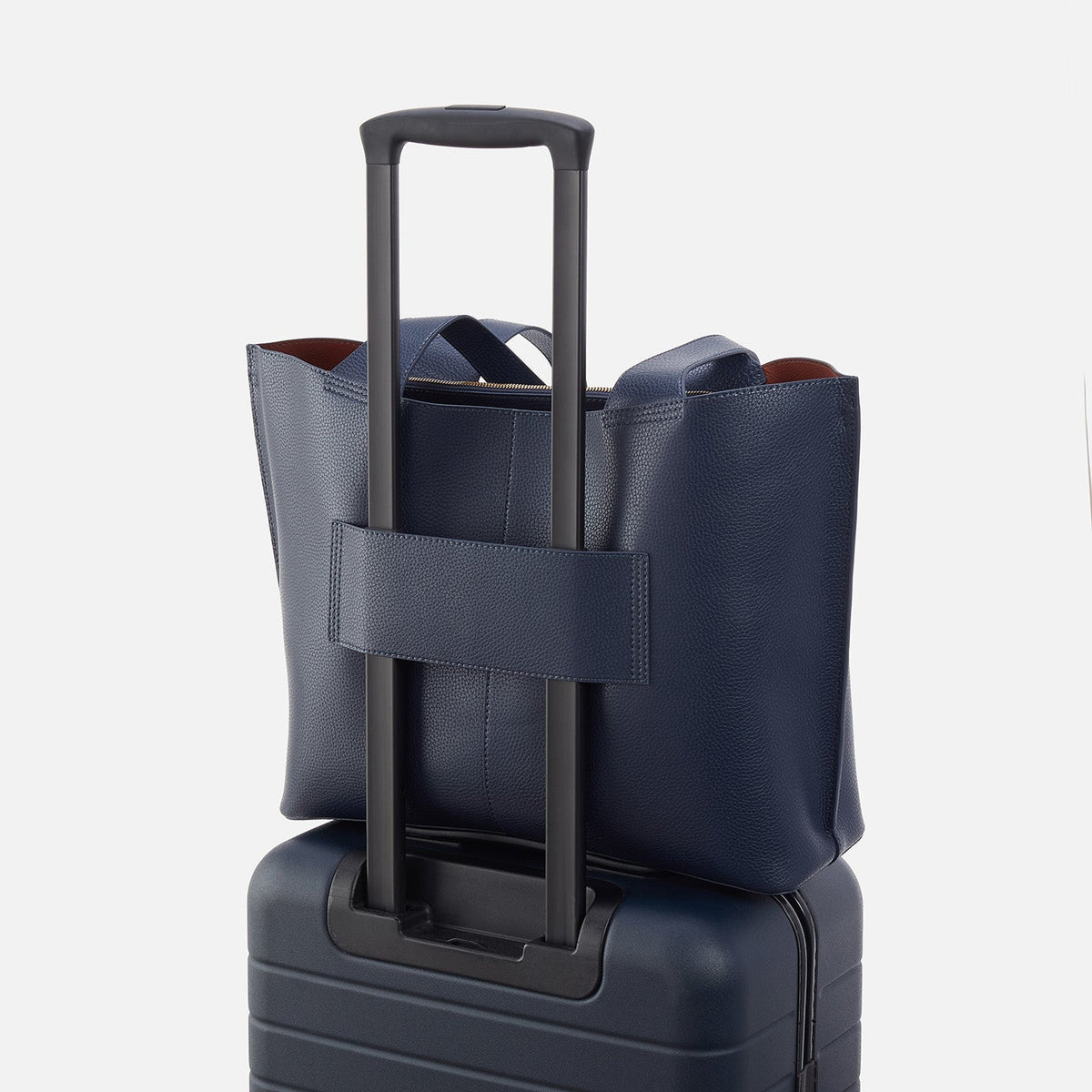 HOBO Exclusive - Vida Large Tote In Micro Pebbled Leather - Mood Indigo