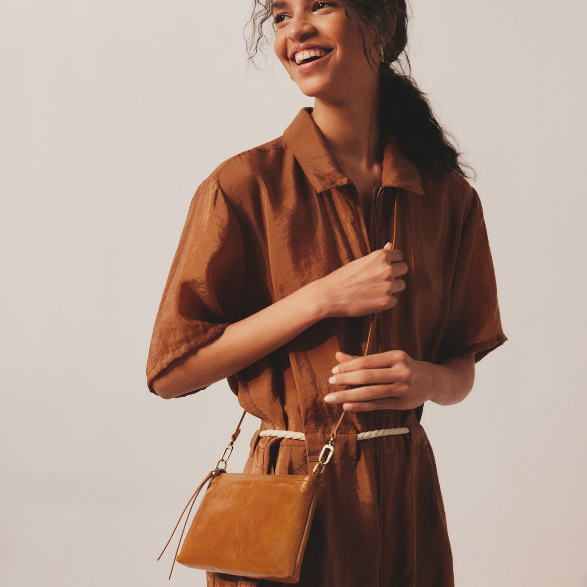 HOBO Everyday - Darcy Crossbody In Polished Leather - Truffle
