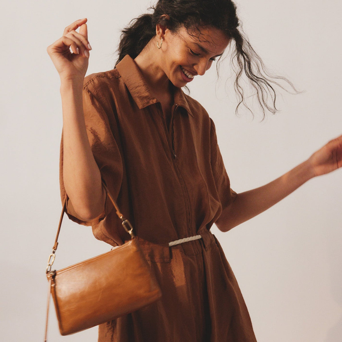 HOBO Everyday - Darcy Crossbody In Polished Leather - Truffle