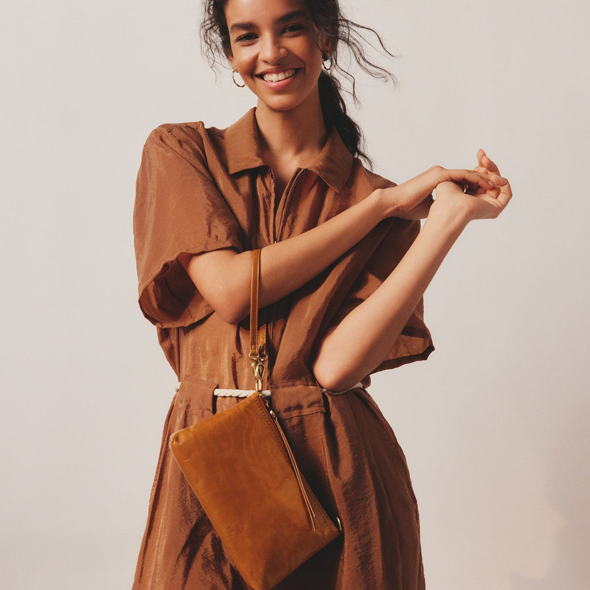HOBO Everyday - Darcy Crossbody In Polished Leather - Truffle
