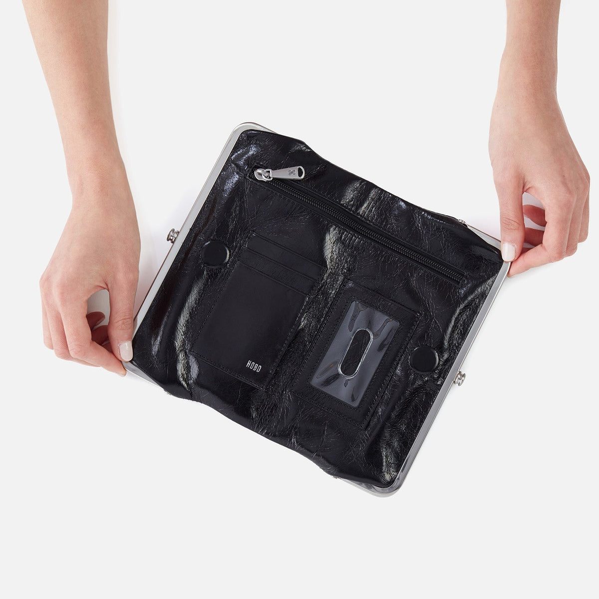 HOBO Essential - Lauren Clutch-Wallet In Polished Leather - Black