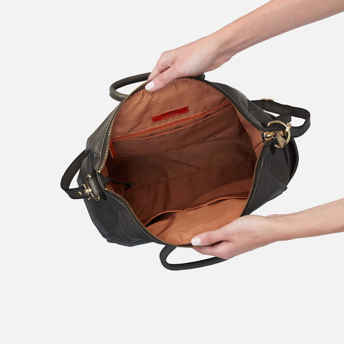 HOBO Value - Sheila Large Satchel In Polished Leather - Black