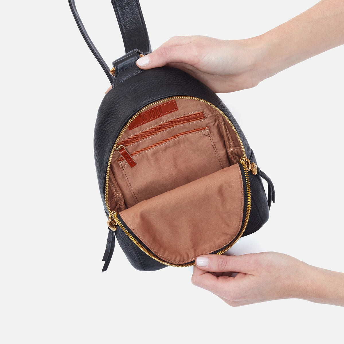 HOBO Latest - Fern Sling In Pebbled Leather - Black