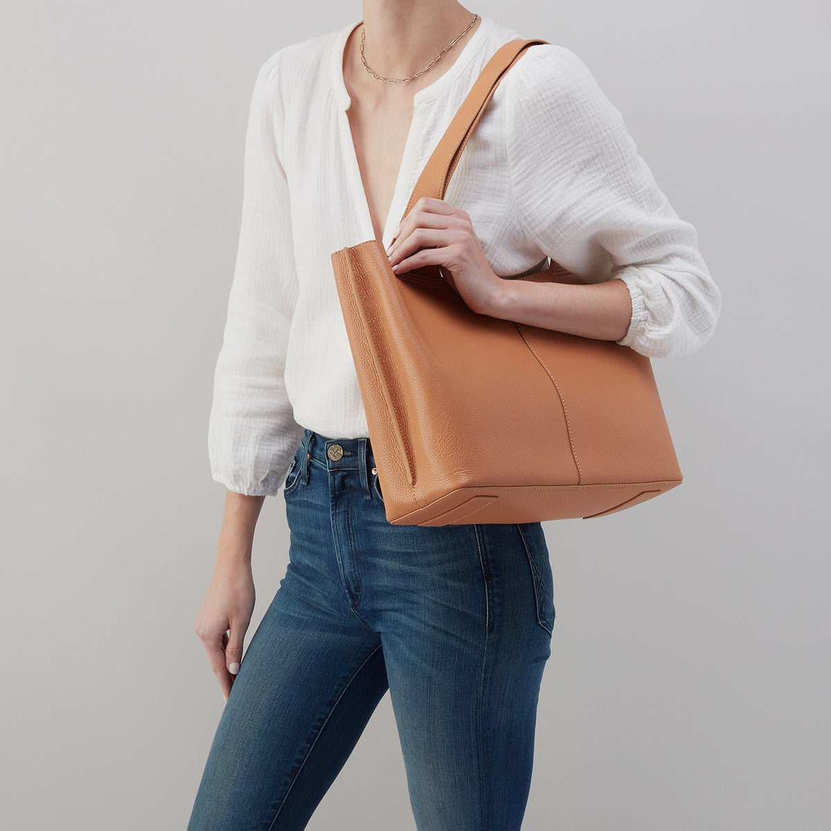 HOBO Special Offer - Vida Tote in Micro Pebbled Leather - Biscuit
