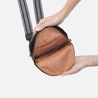 HOBO New - Cass Sling In Pebbled Leather - Black
