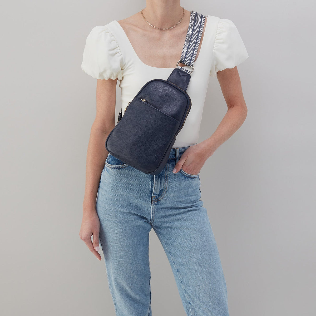HOBO Signature - Cass Sling In Pebbled Leather - Sapphire
