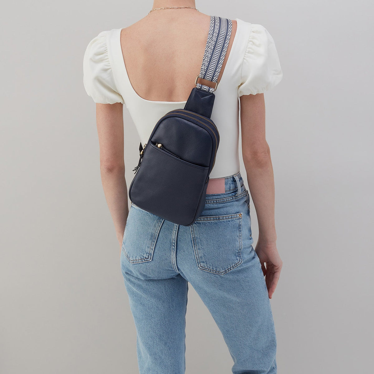 HOBO Signature - Cass Sling In Pebbled Leather - Sapphire