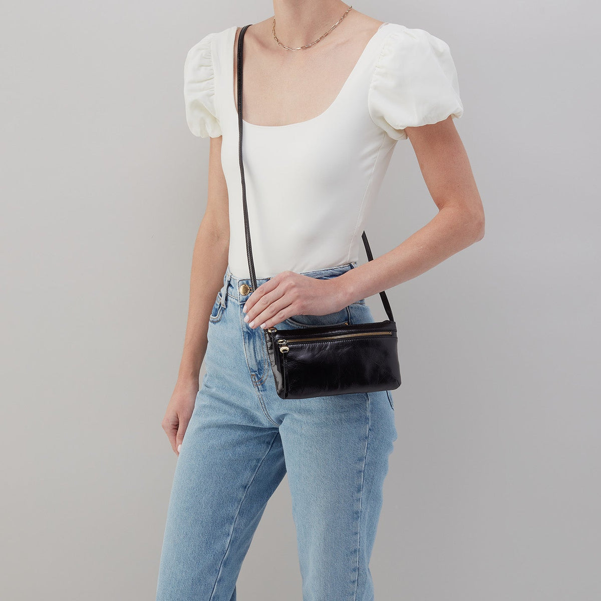 HOBO Latest - Cara Crossbody In Polished Leather - Black