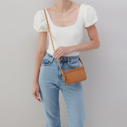 HOBO Premium - Cara Crossbody In Polished Leather - Natural