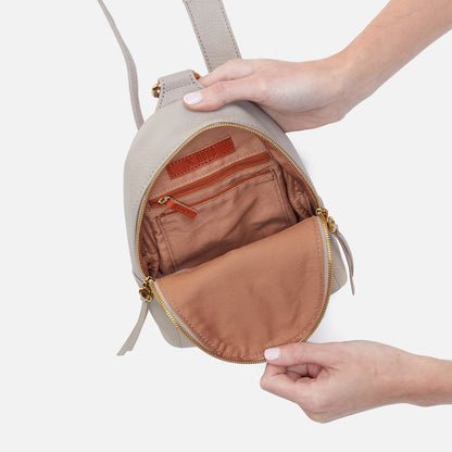 HOBO Recommended - Fern Sling In Pebbled Leather - Taupe