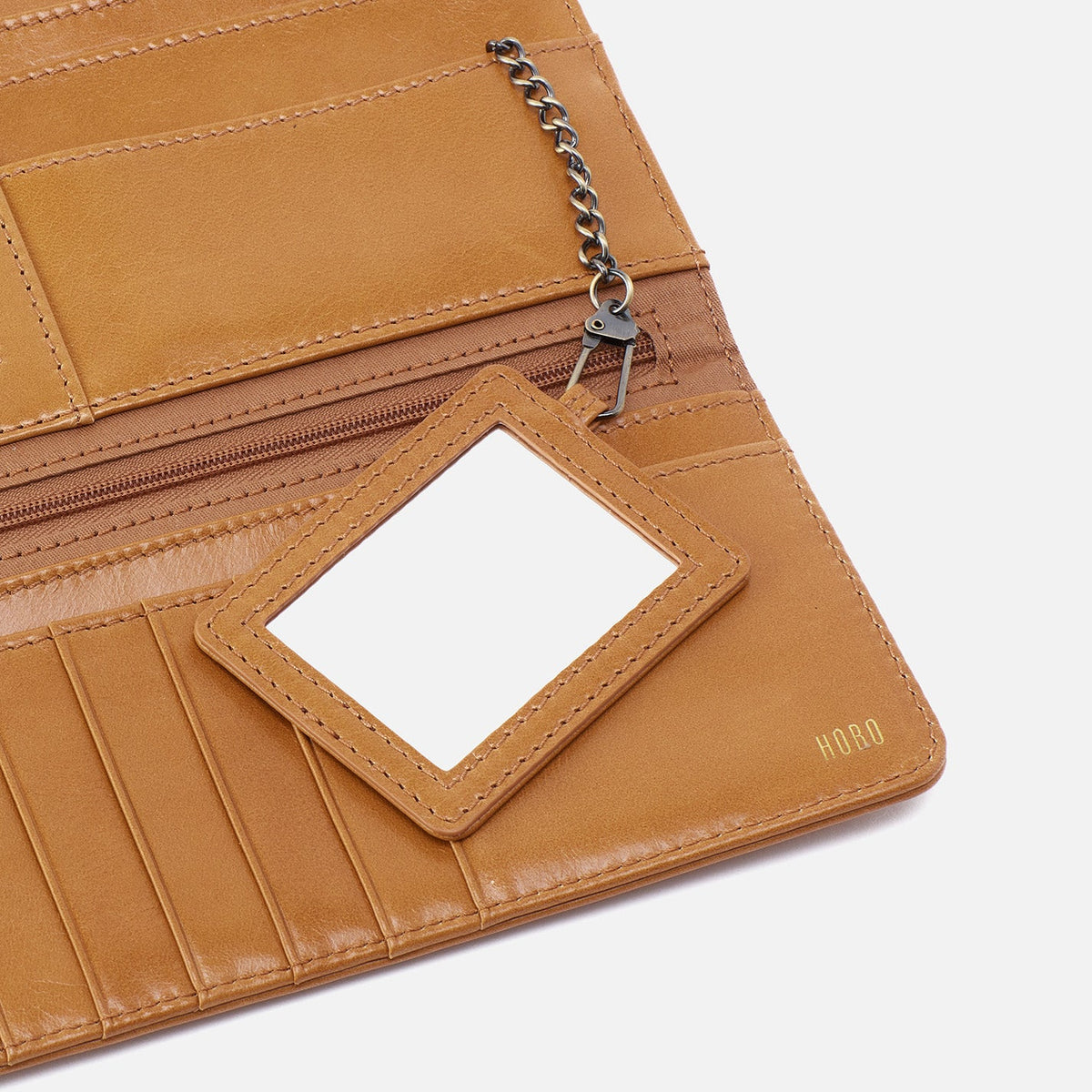 HOBO Value - Rachel Continental Wallet In Polished Leather - Natural