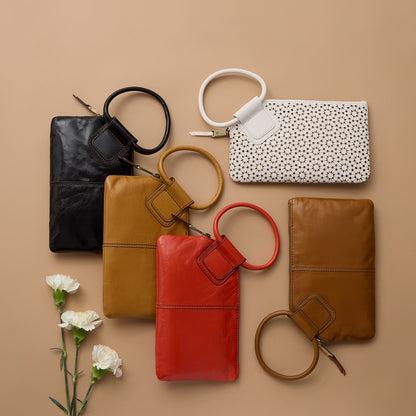 HOBO Deals - Sable Wristlet In Polished Leather - Natural