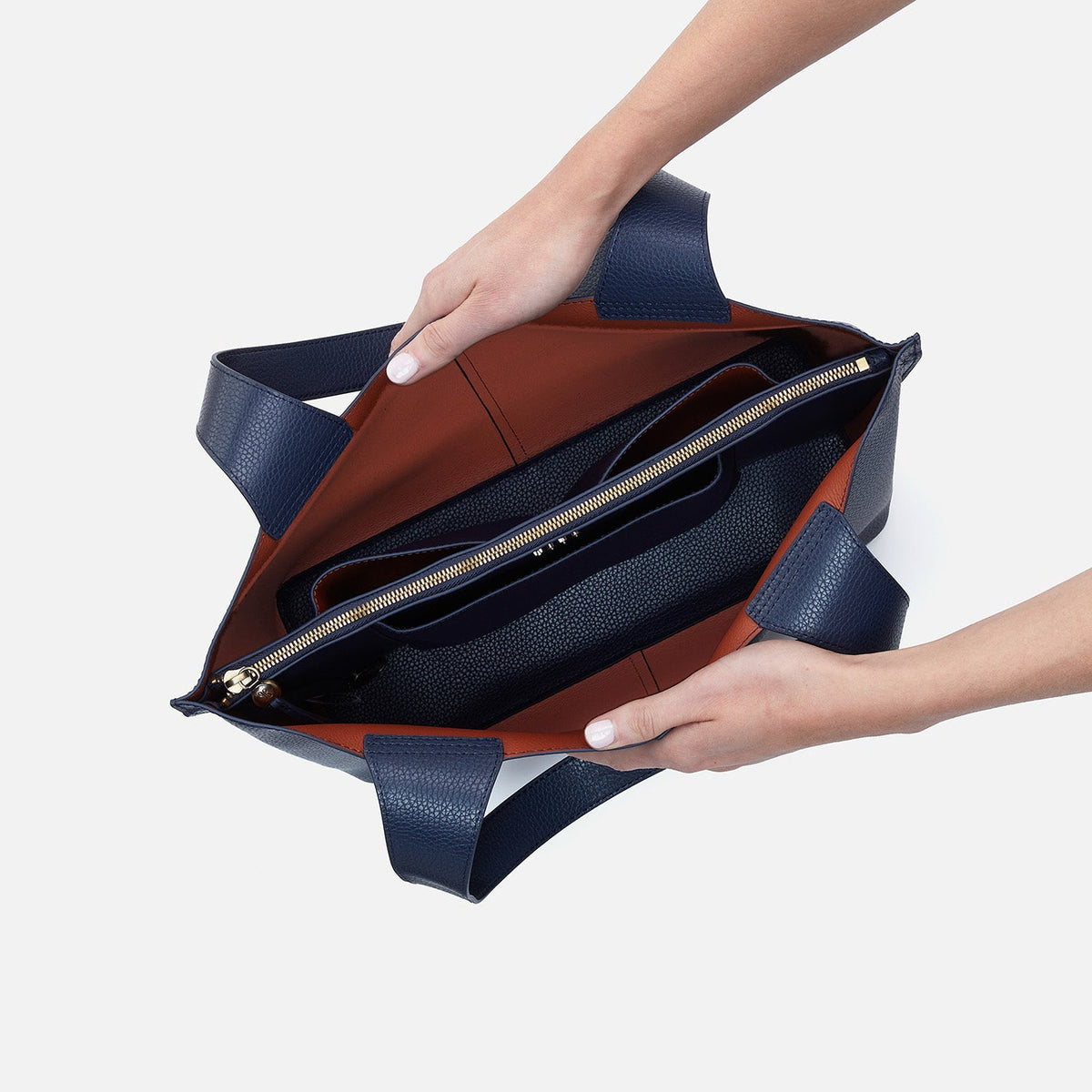 HOBO Quality - Vida Tote in Micro Pebbled Leather - Mood Indigo
