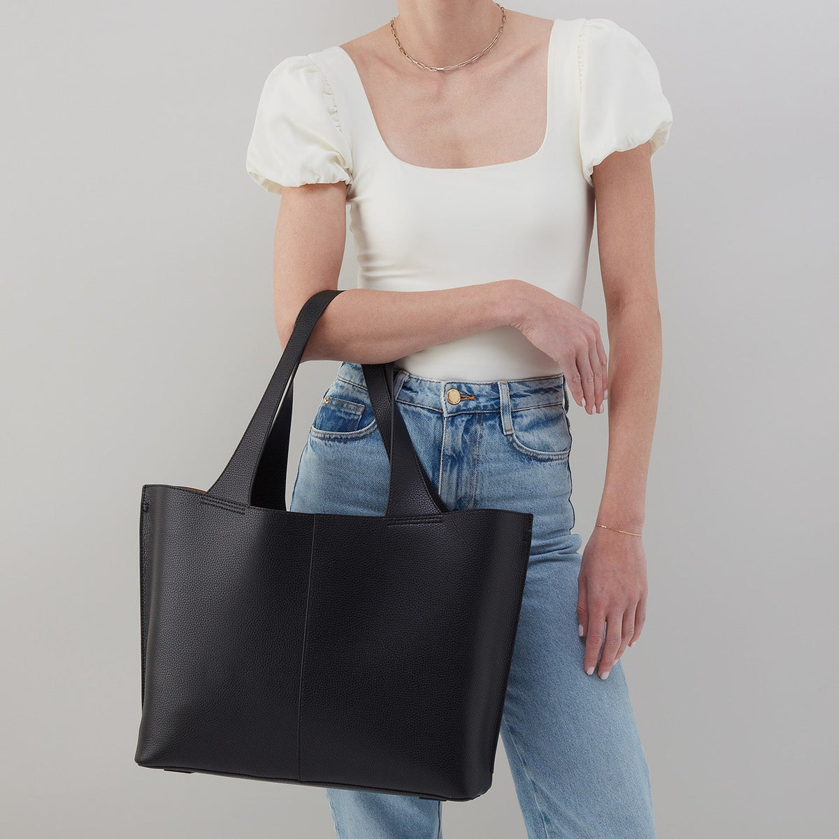 HOBO Trusted - Vida Large Tote in Micro Pebbled Leather - Black