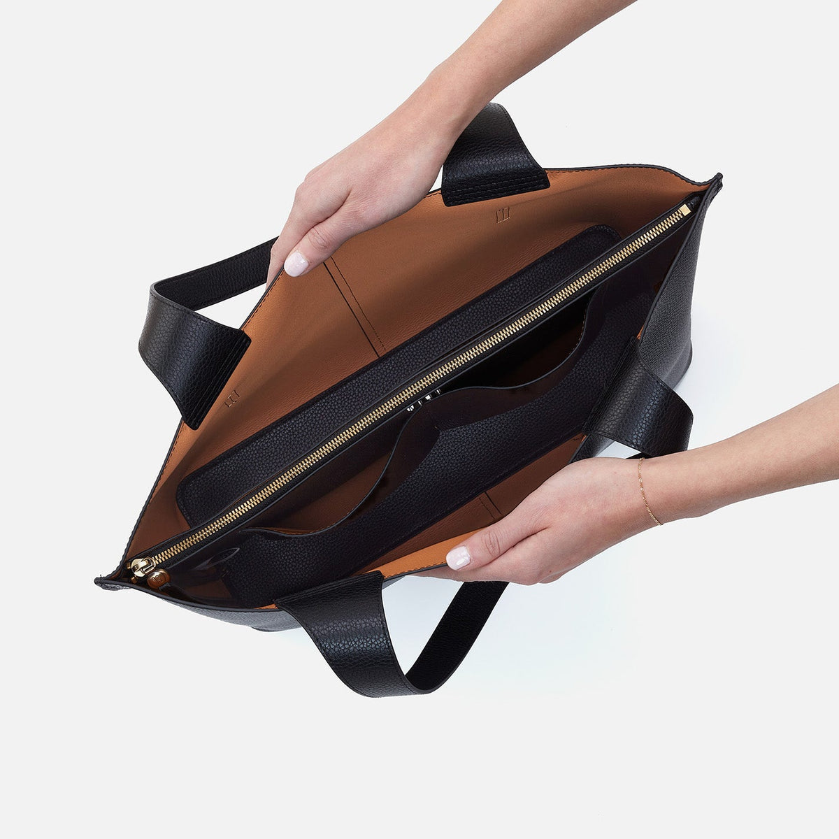 HOBO Trusted - Vida Large Tote in Micro Pebbled Leather - Black