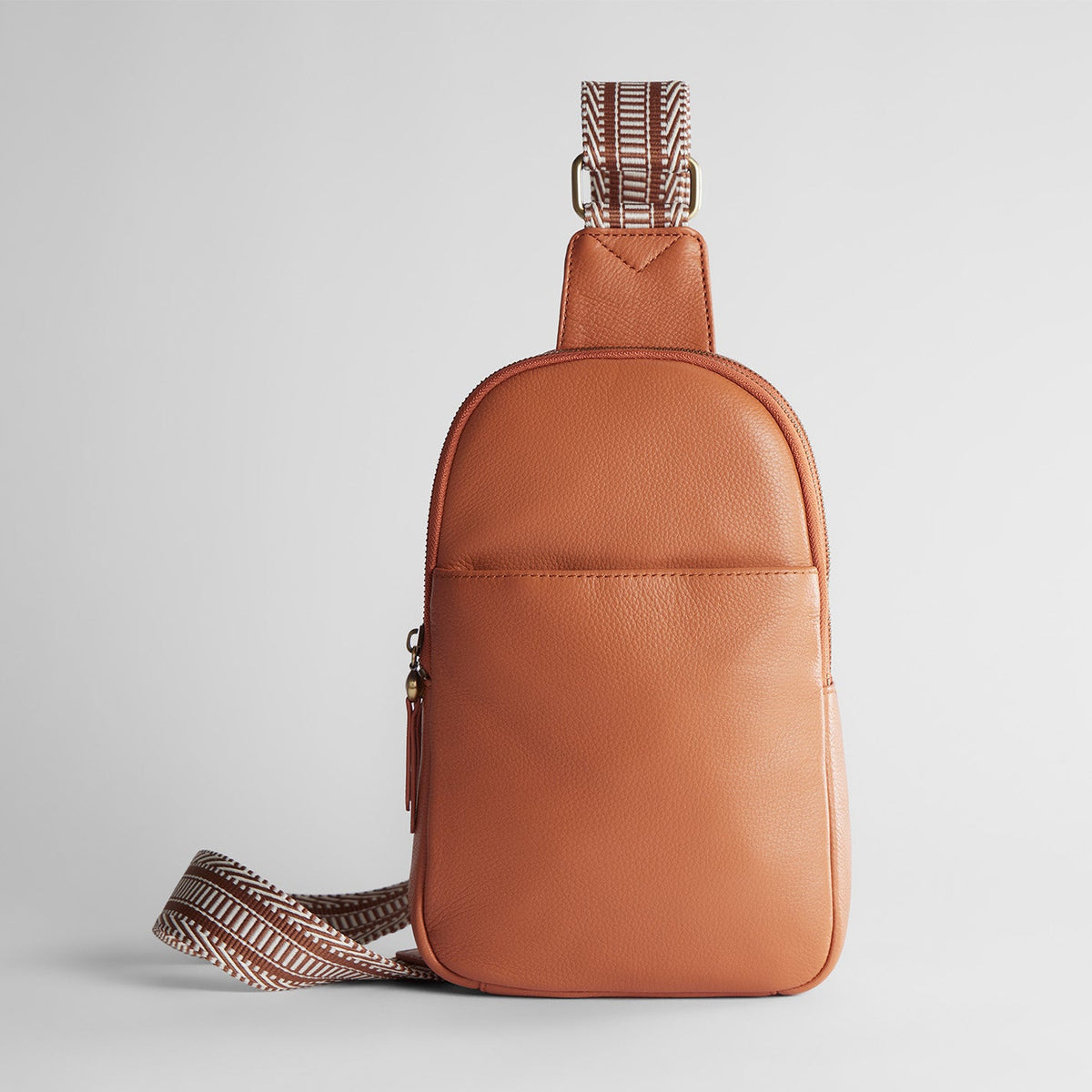 HOBO Best Price - Cass Sling In Pebbled Leather - Butterscotch