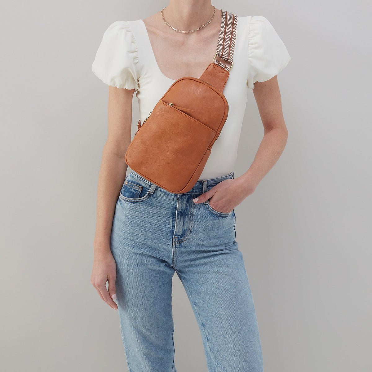HOBO Best Price - Cass Sling In Pebbled Leather - Butterscotch