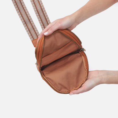 HOBO Best Price - Cass Sling In Pebbled Leather - Butterscotch