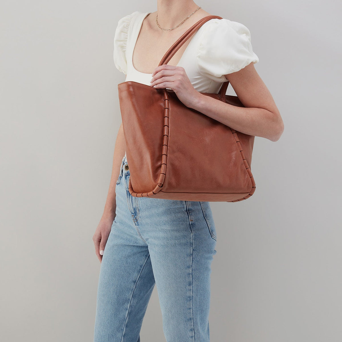 HOBO Recommended - Phoebe Tote In Smooth Leather - Saddle