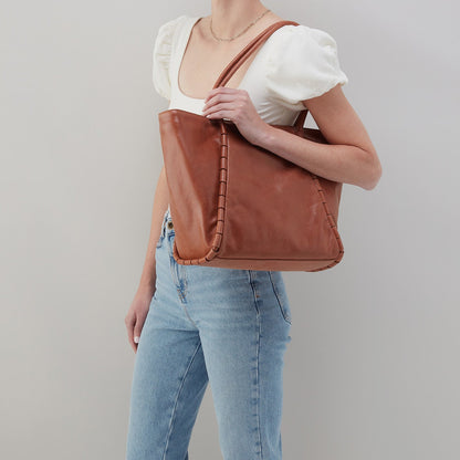 HOBO Recommended - Phoebe Tote In Smooth Leather - Saddle
