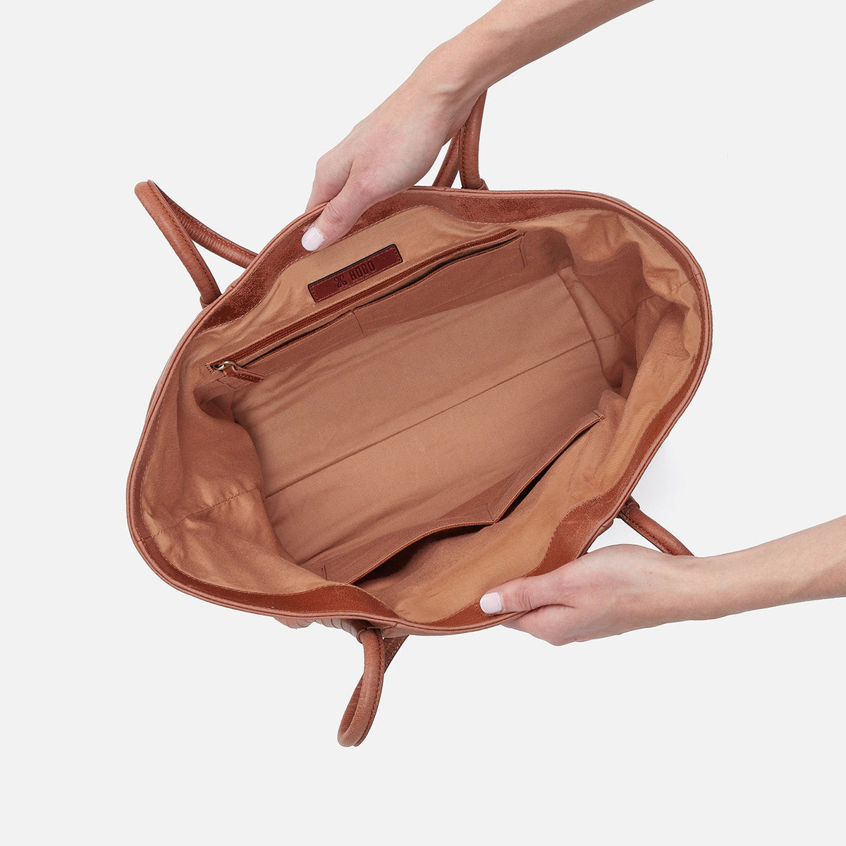 HOBO Recommended - Phoebe Tote In Smooth Leather - Saddle