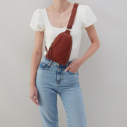 HOBO Trending - Fern Sling In Soft Embossed Leather - Tuscan Brown