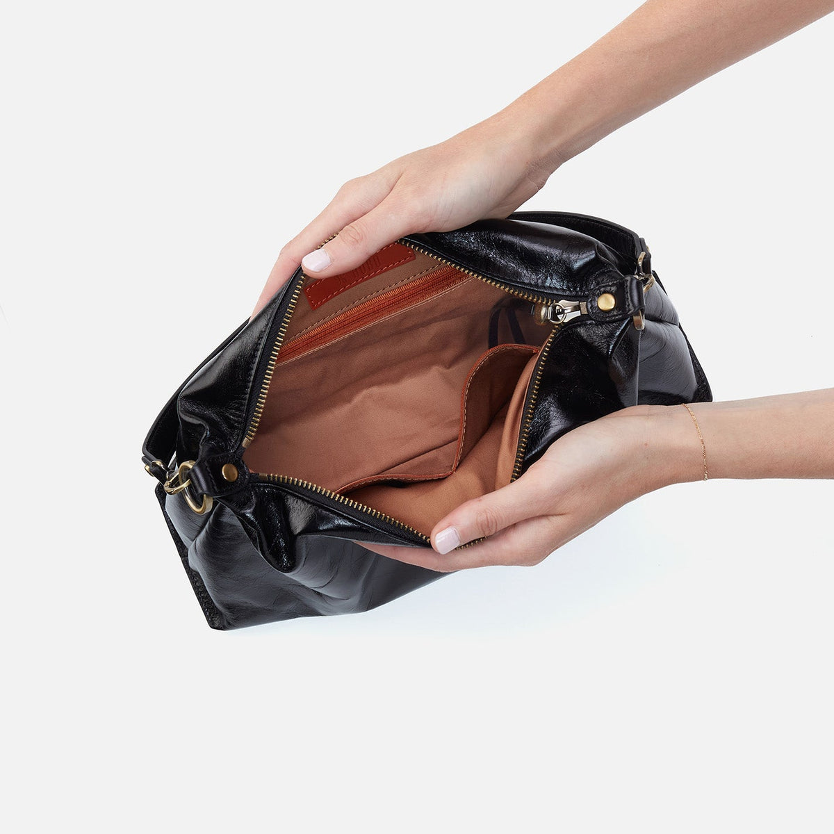 HOBO Classic - Avon Shoulder Bag In Polished Leather - Black