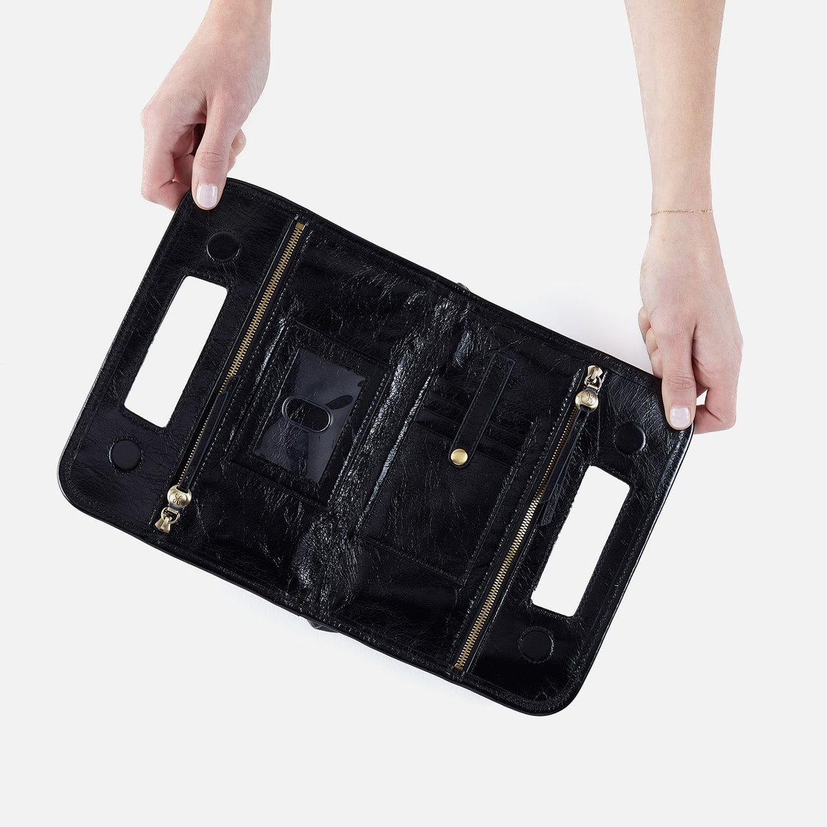 HOBO Essential - Ace Clutch In Polished Leather - Black