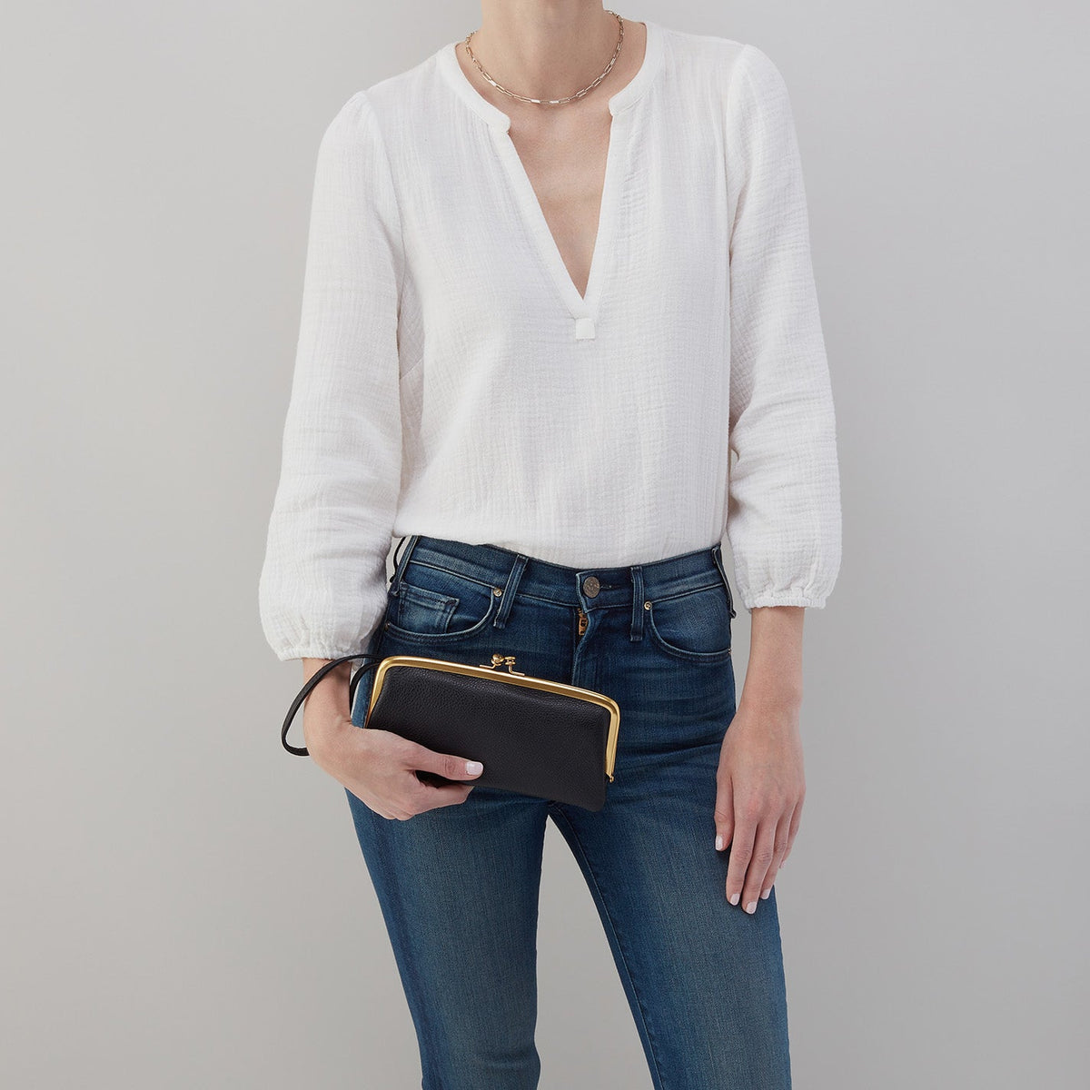 HOBO Popular - Cora Large Frame Wallet In Pebbled Leather - Black