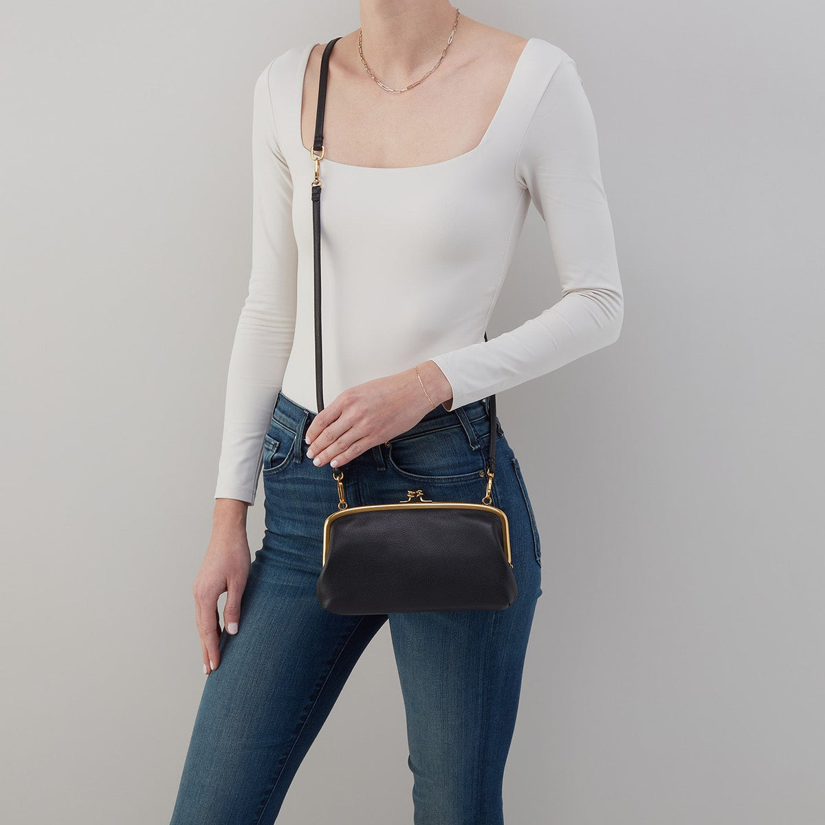 HOBO Essential - Cora Wallet Crossbody In Pebbled Leather - Black