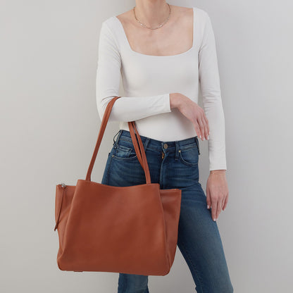 HOBO Great Value - Essential Large Tote In Soft Saffiano Leather - Lion