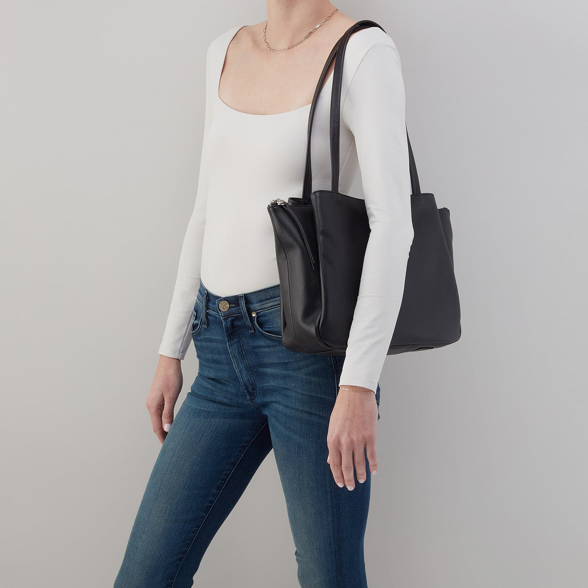 HOBO Premium - Essential Medium Tote In Soft Saffiano Leather - Black