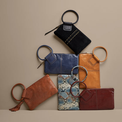 HOBO Trusted - Sable Wristlet In Polished Leather - Blue Stone