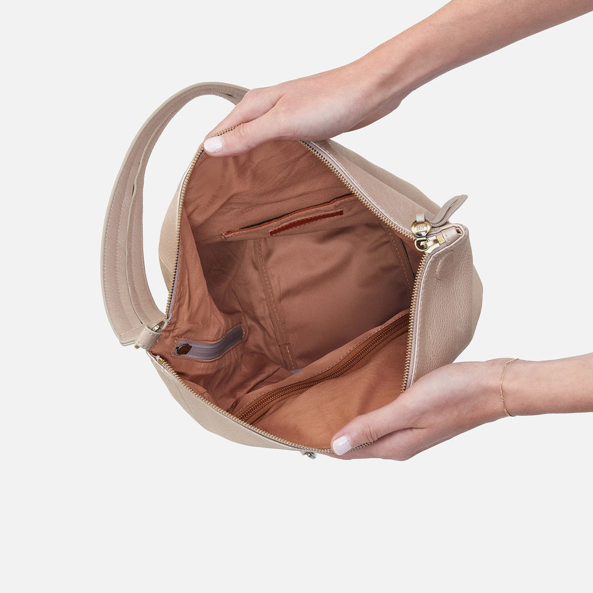 HOBO Great Value - Sway Convertible Sling In Pebbled Metallic Leather - Grey Mist