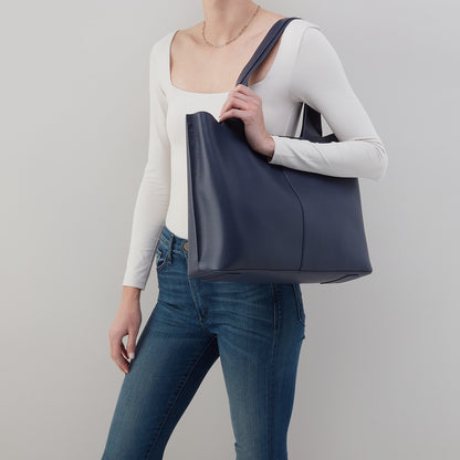 HOBO Exclusive - Vida Large Tote In Micro Pebbled Leather - Mood Indigo