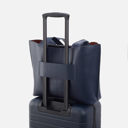 HOBO Exclusive - Vida Large Tote In Micro Pebbled Leather - Mood Indigo