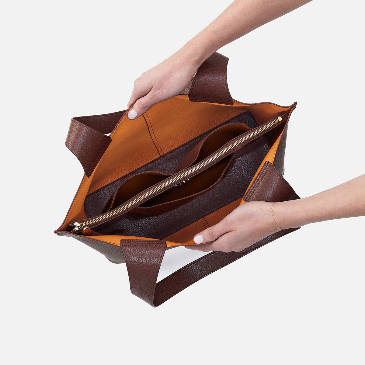 HOBO Quality - Vida Tote In Micro Pebbled Leather - Chocolate