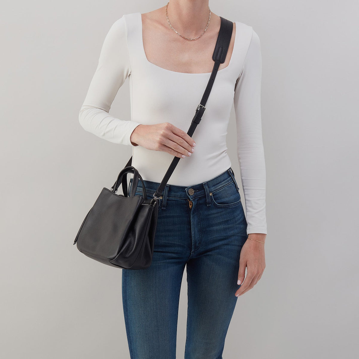 HOBO Trending - Essential Satchel in Soft Saffiano Leather - Lion