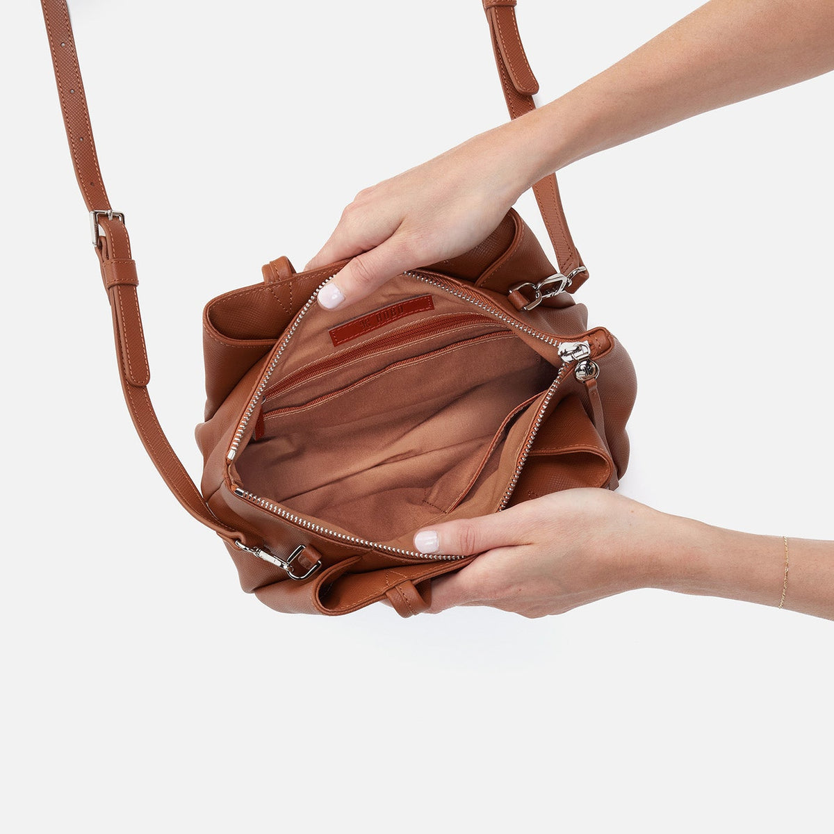HOBO Trending - Essential Satchel in Soft Saffiano Leather - Lion