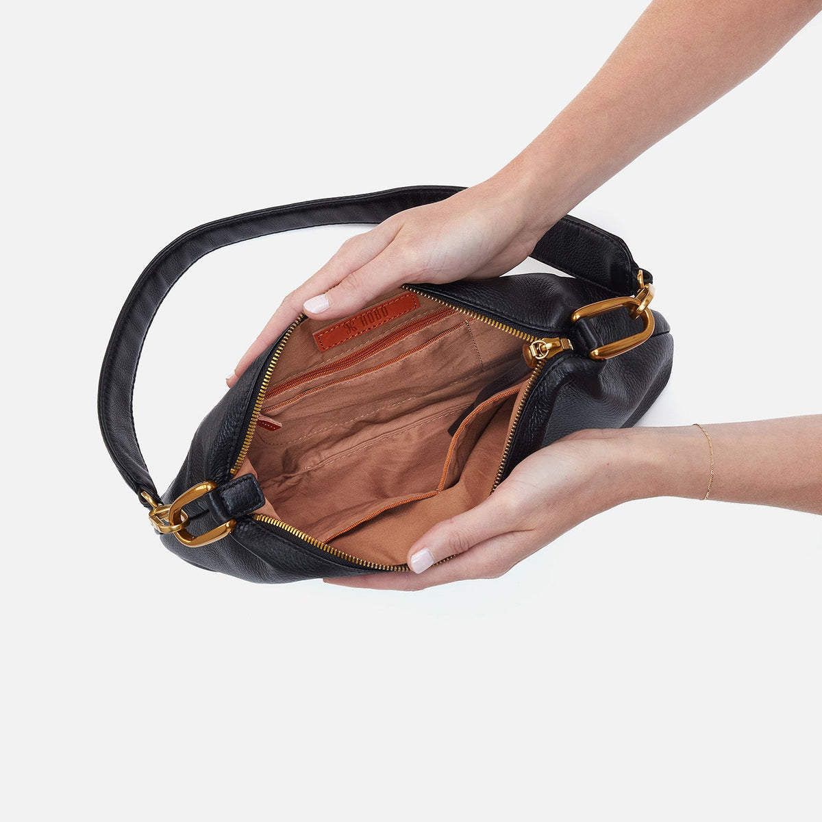 HOBO Featured - Advance Shoulder Bag In Pebbled Leather - Black