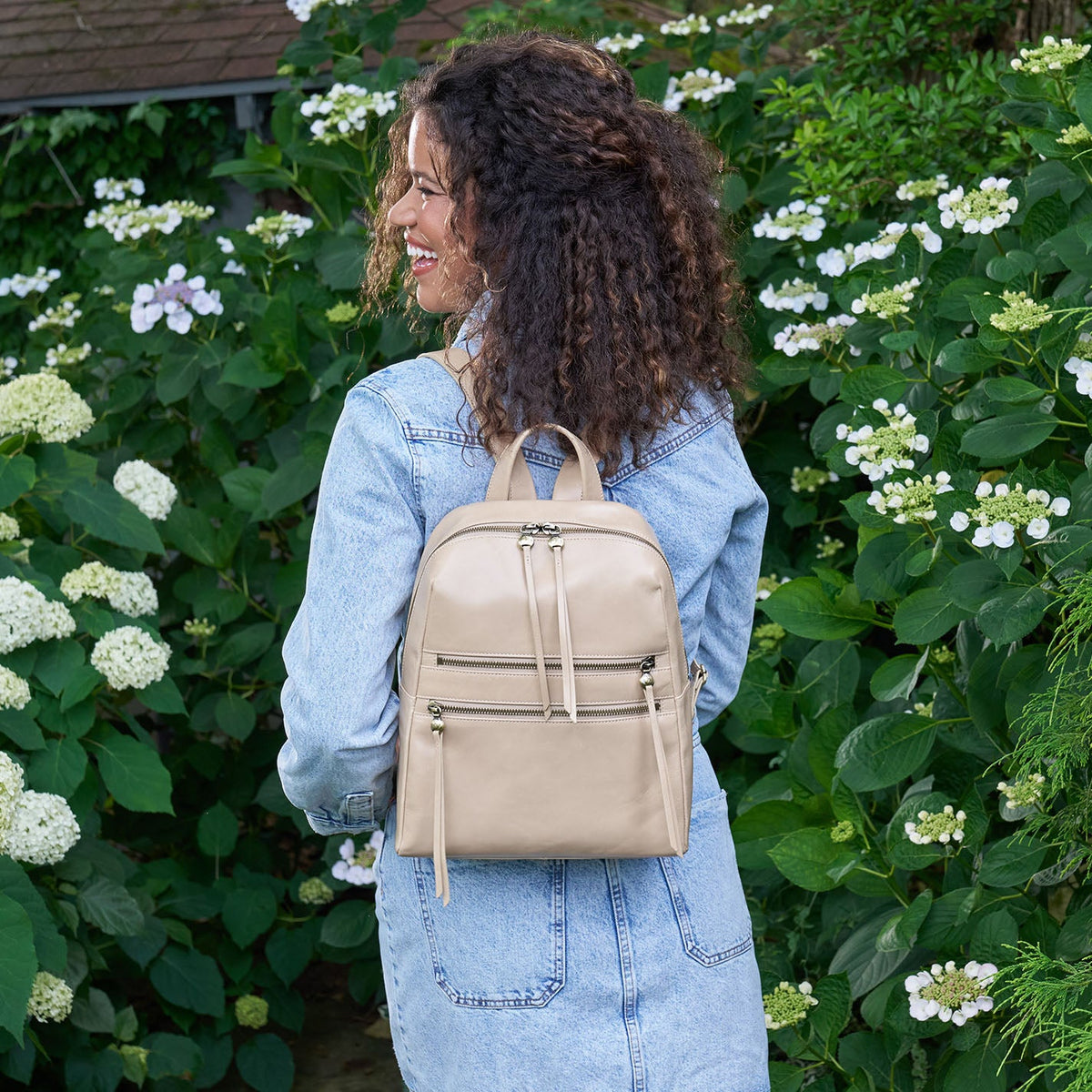 HOBO Popular - Billie Backpack In Polished Leather - Sand