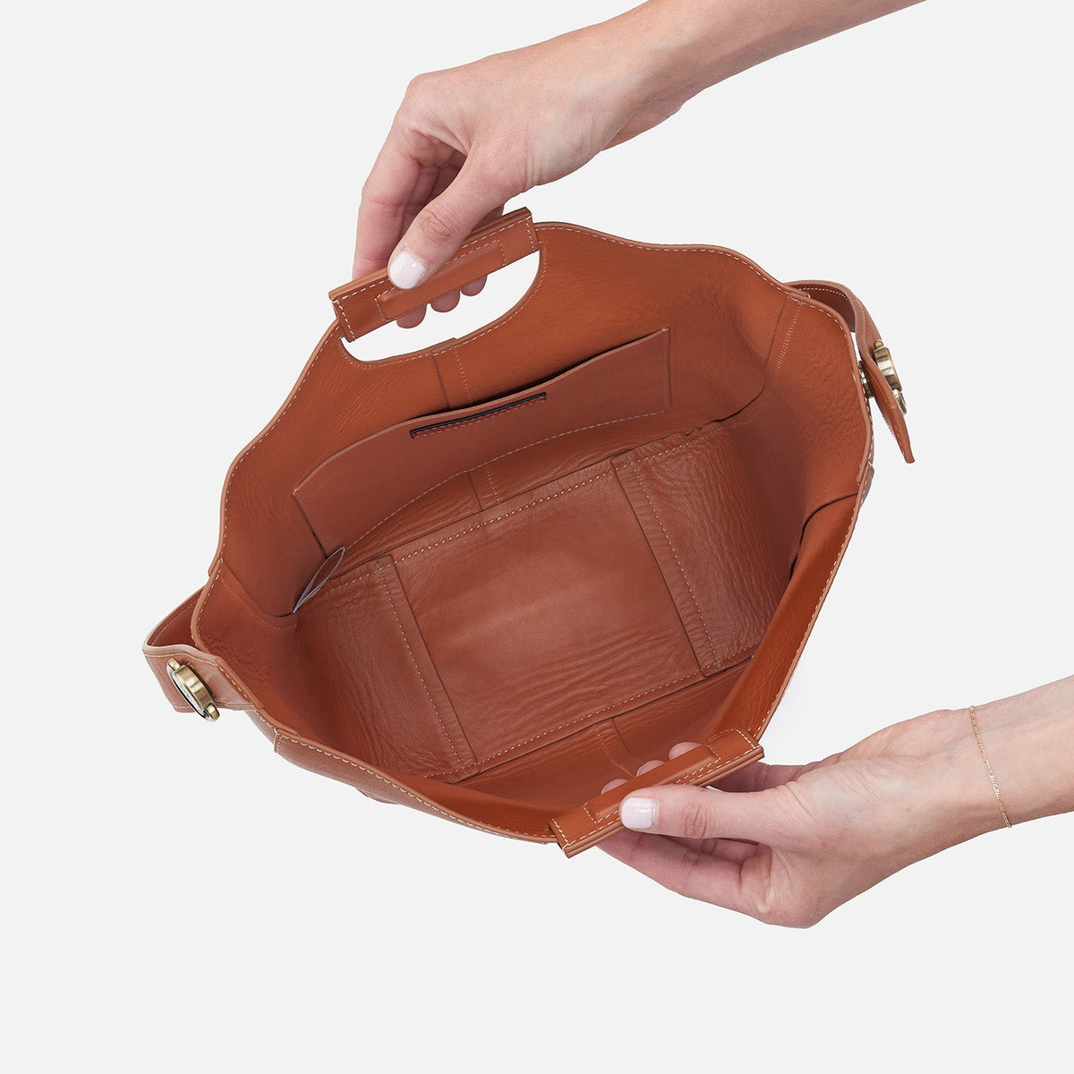 HOBO Featured - Camden Shoulder Bag In Smooth Leather - Burnished Caramel