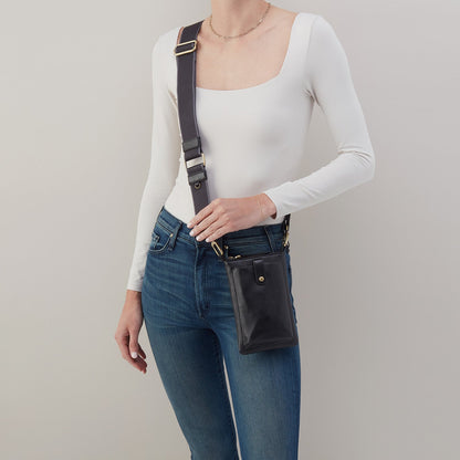 HOBO Value - Cass Phone Crossbody In Pebbled Leather - Black