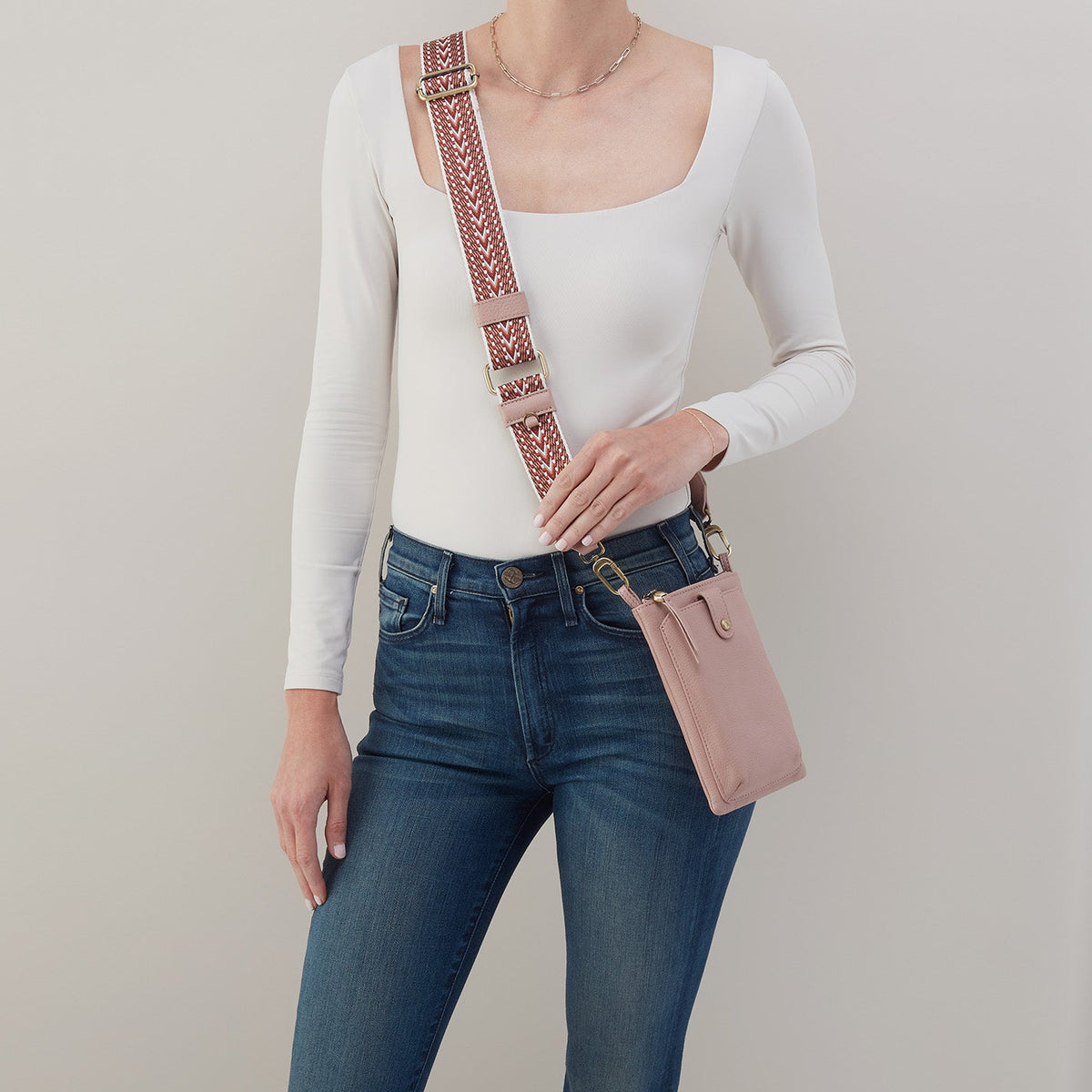HOBO Premium - Cass Phone Crossbody In Pebbled Leather - Blush