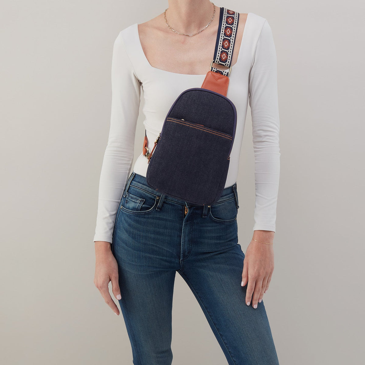 HOBO Classic - Cass Sling In Denim Fabric - Dark Denim