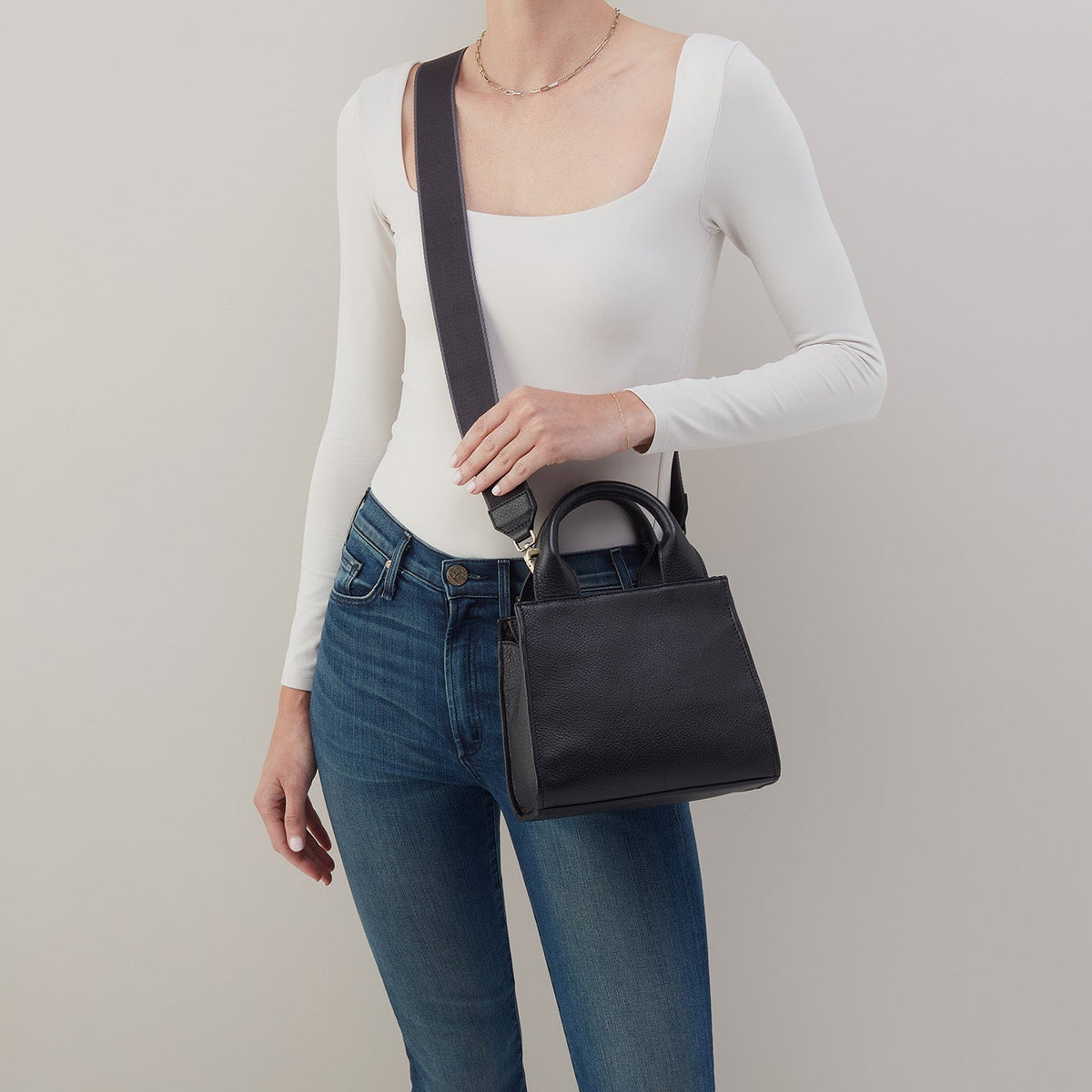 HOBO Top Pick - Cass Small Tote In Pebbled Leather - Black