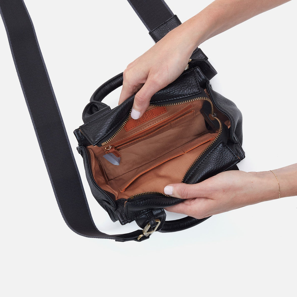 HOBO Top Pick - Cass Small Tote In Pebbled Leather - Black
