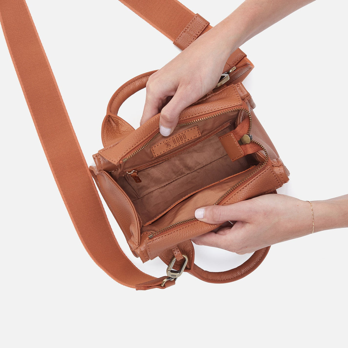 HOBO Exclusive - Cass Small Tote In Pebbled Leather - Butterscotch
