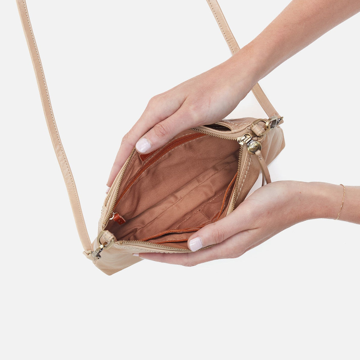 HOBO Featured - Darcy Crossbody In Polished Leather - Sand